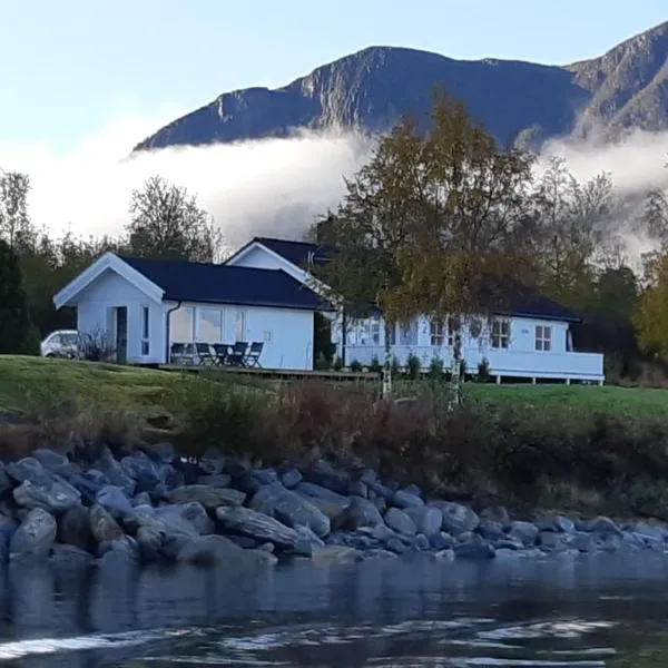 feriehus ved sjøen, hotell i Molde