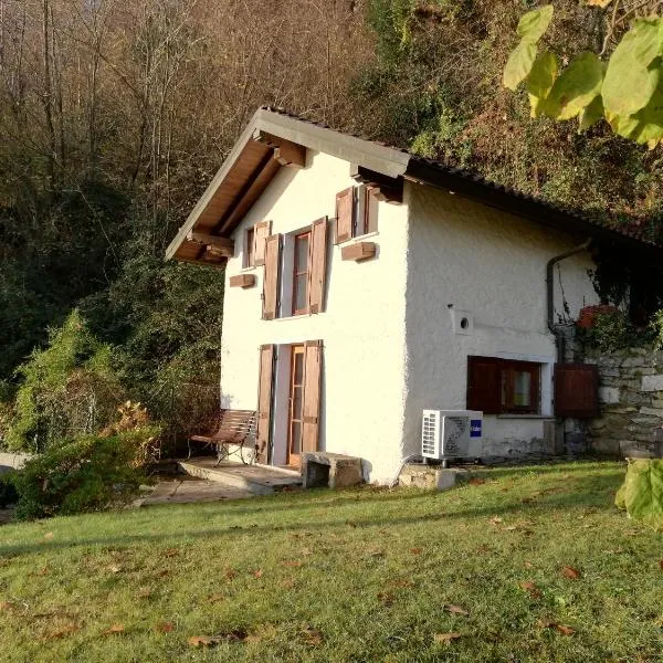 Romantica casetta nel verde con vista sul lago, hotel in Belgirate