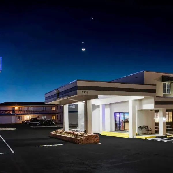 Travelodge by Wyndham Colorado Springs Airport/Peterson AFB, hotel in Colorado Springs