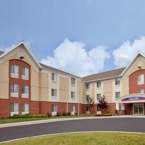 Candlewood Suites Kansas City, an IHG Hotel: Bonner Springs şehrinde bir otel