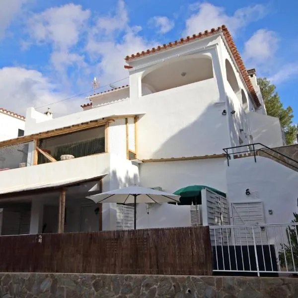 wunderschönes kleines Apartment für 2 Personen mit idylischen Blick ins Grüne, hotel en Cala Galdana