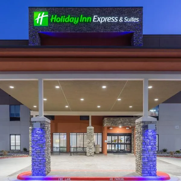 Holiday Inn Express & Suites Kearney, an IHG Hotel: Smithville şehrinde bir otel