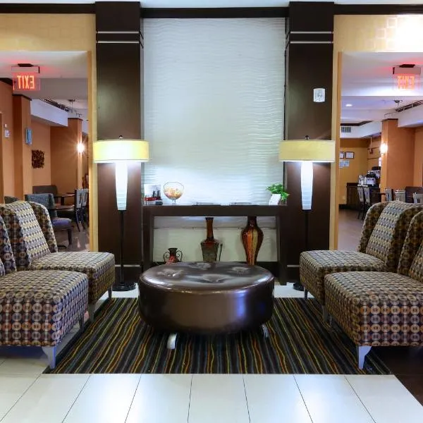 Holiday Inn Express Hotel & Suites Dallas West, an IHG Hotel, hotel u Dallasu