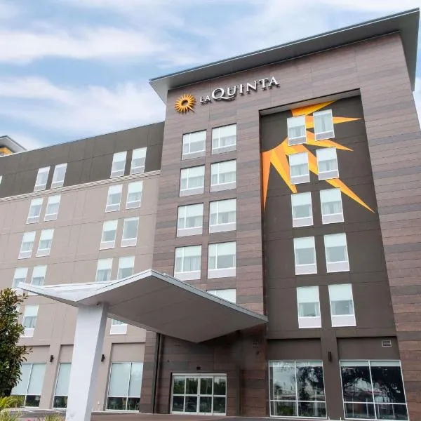 La Quinta Inn & Suites by Wyndham Lake City: Lake City şehrinde bir otel