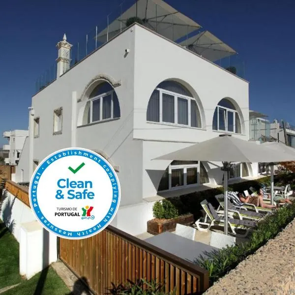 Golden Beach Guest House & Rooftop Bar, hotel em Faro