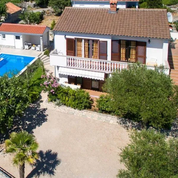 ADRIA-Holiday House with a private pool in Krk, hôtel à Baška