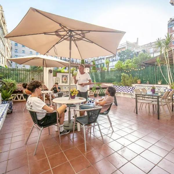 Fabrizzios Terrace Hostel, hotel a Barcelona