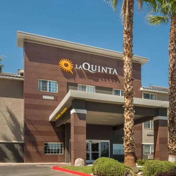 La Quinta Inn & Suites by Wyndham Las Vegas Nellis, хотел в Норт Лас Вегас