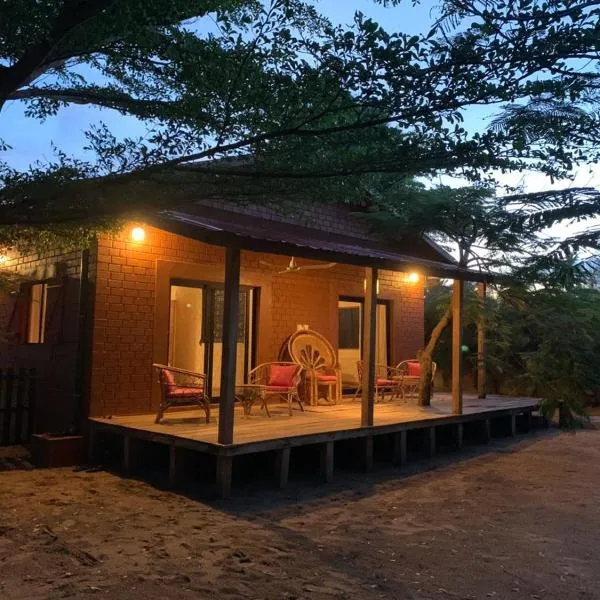 Natura luxury red house, hotel u gradu 'Ouidah'