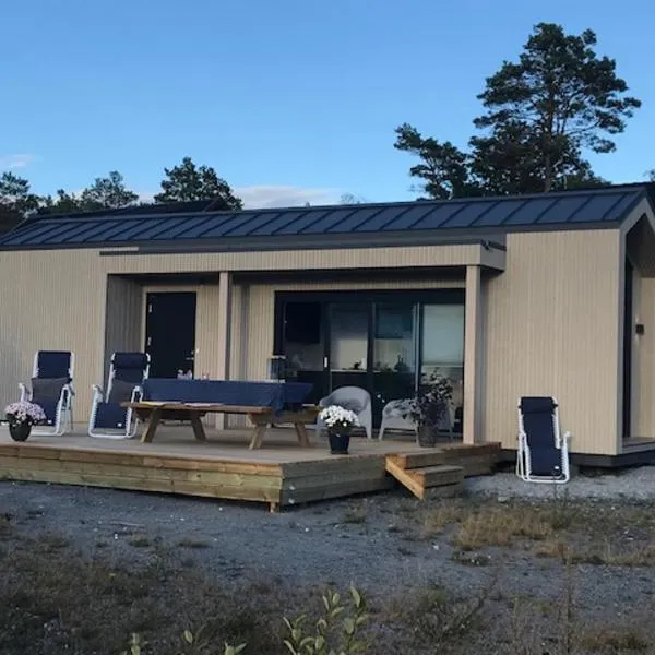 Hytte med sjøutsikt og 20 min fra dyreparken, hotell i Grimstad