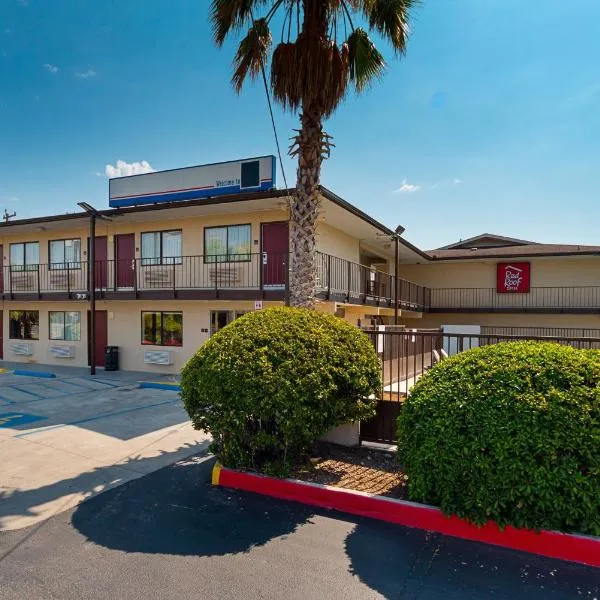 Red Roof Inn San Antonio E - Frost Bank Center, viešbutis mieste San Antonijus