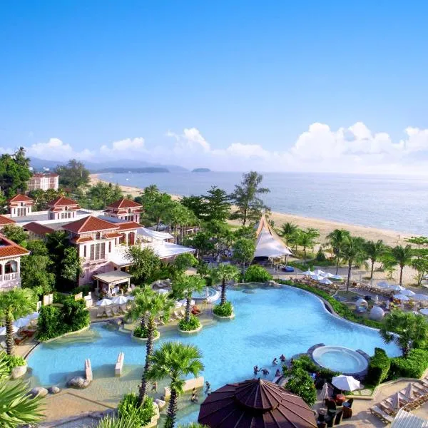 Centara Grand Beach Resort Phuket - SHA Plus, хотел в Карон Бийч