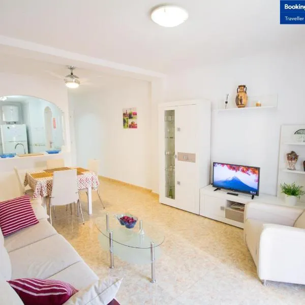 Alacant Home: Santa Pola. Piso moderno a 200 metros de la playa, hotel en Daimés