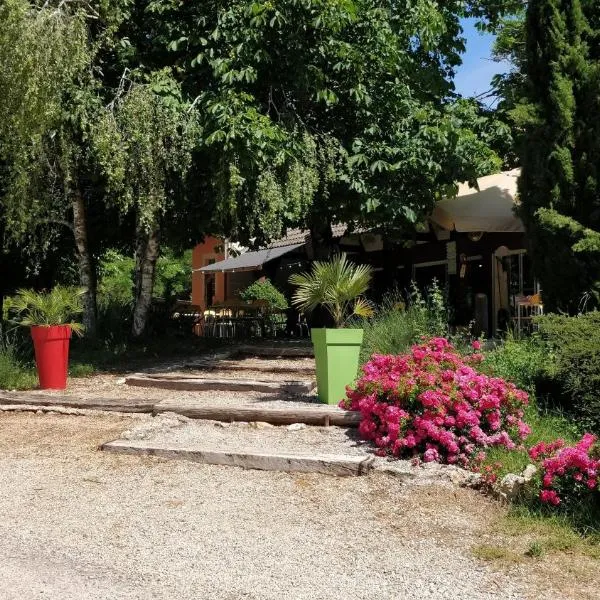 Camping Au Tour de l'Aveyron, hotelli kohteessa Millau