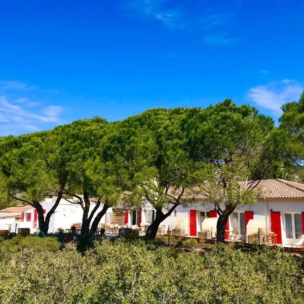 HôTEL LES VOLETS ROUGES - CASSIS, hotel u gradu Kasis