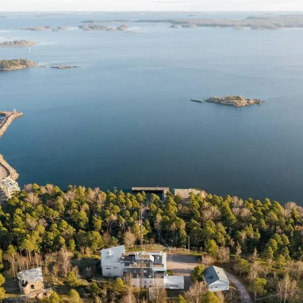 Gasthaus Vanha-Merivartioasema: Kotka şehrinde bir otel