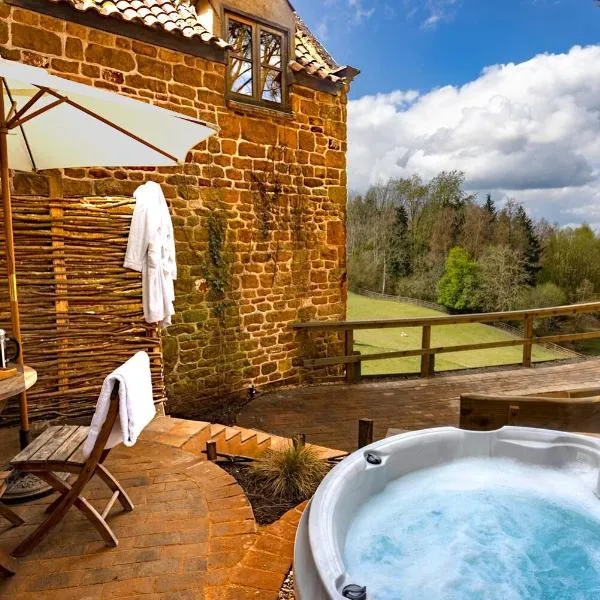 Heath Farm Holiday Cottages, hotel i Shipton under Wychwood