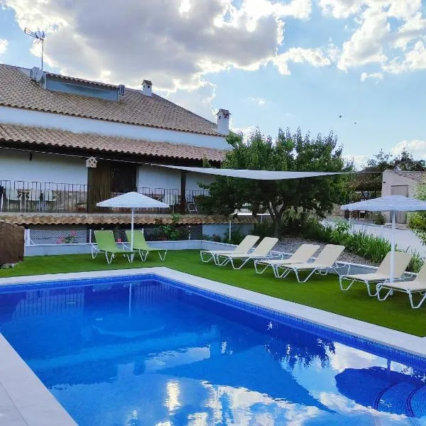 Los Laureles Casa Rural, hôtel à Consuegra