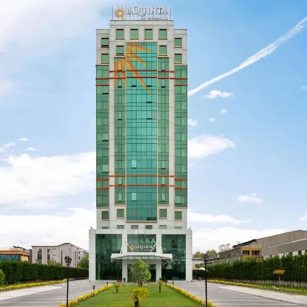 La Quinta by Wyndham Istanbul Gunesli, hotelli kohteessa Arnavutköy