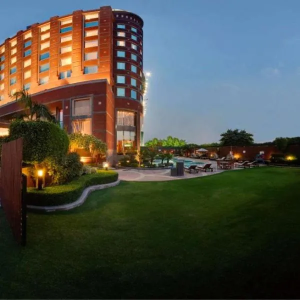 Radisson Blu MBD Hotel Noida, hotel in Noida