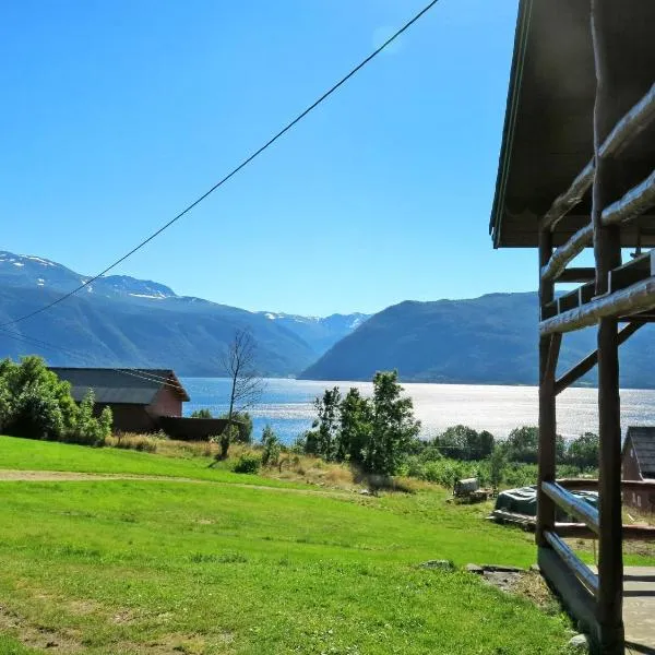 Chalet Målsnes - FJS015 by Interhome, hotell i Balestrand