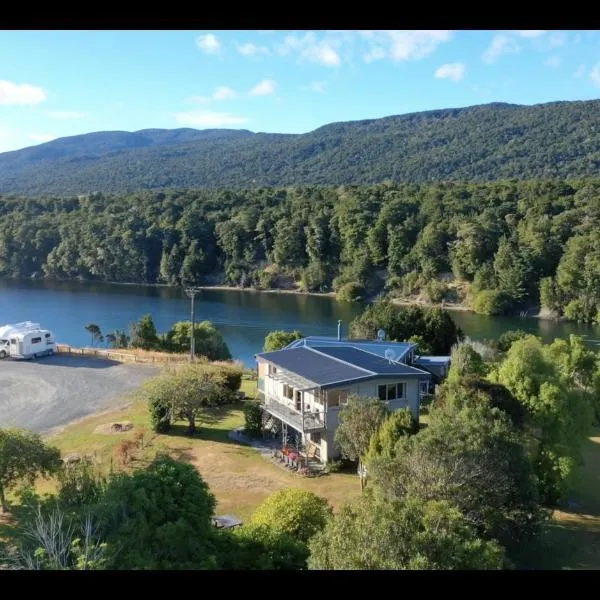 Glendale River View, hotel di Manapouri