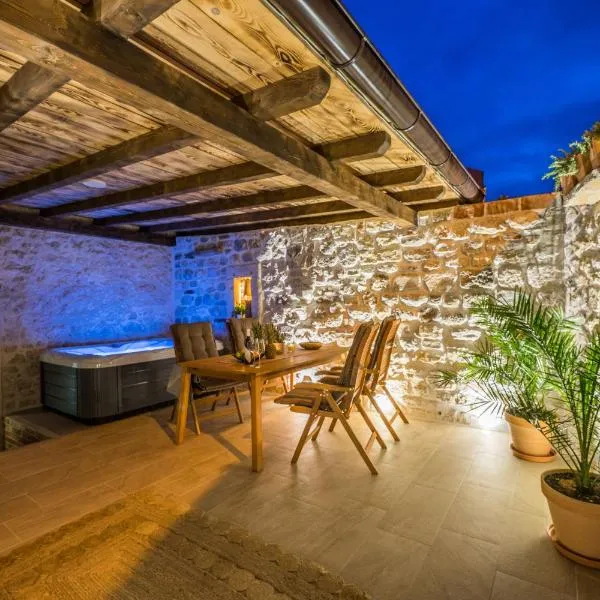 Roman style stone Villa Lux Solis, hotell i Nin