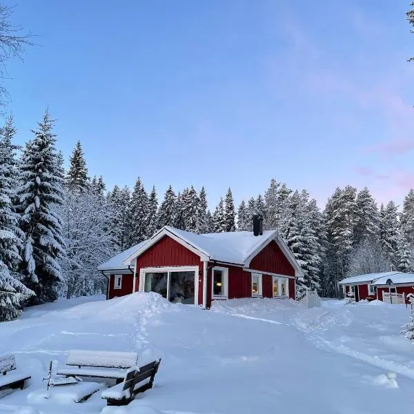 Beautiful house in the nature with private river access, hotell i Luleå