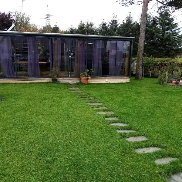 Garden Guest House Room with Terrace, hotell på Sandnes