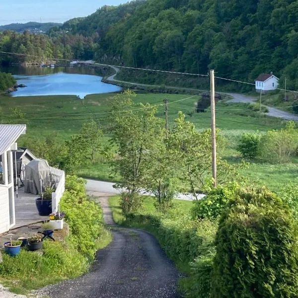 Anneks i naturskjønne Gitlevåg, hotell i Mandal