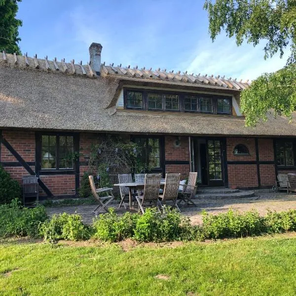 Cottage on unique farm, hotel i Lund