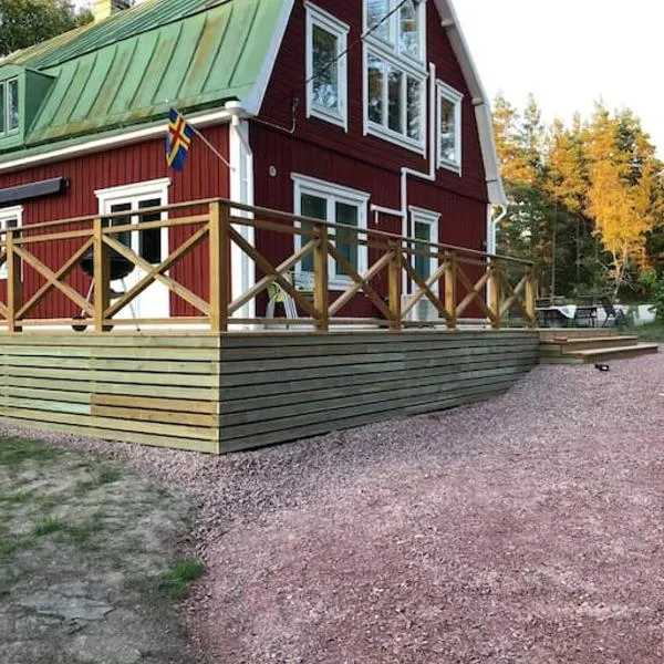 Stor Familjegård i bra läge, hotel a Godby