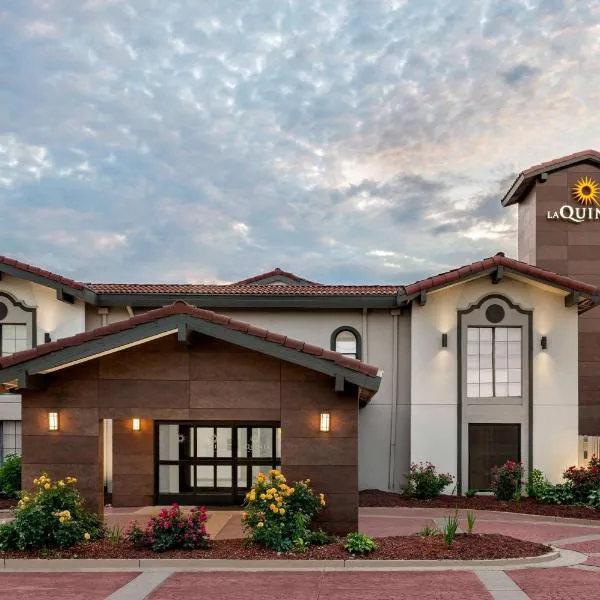 La Quinta Inn by Wyndham Columbus Airport Area, hotell i Columbus