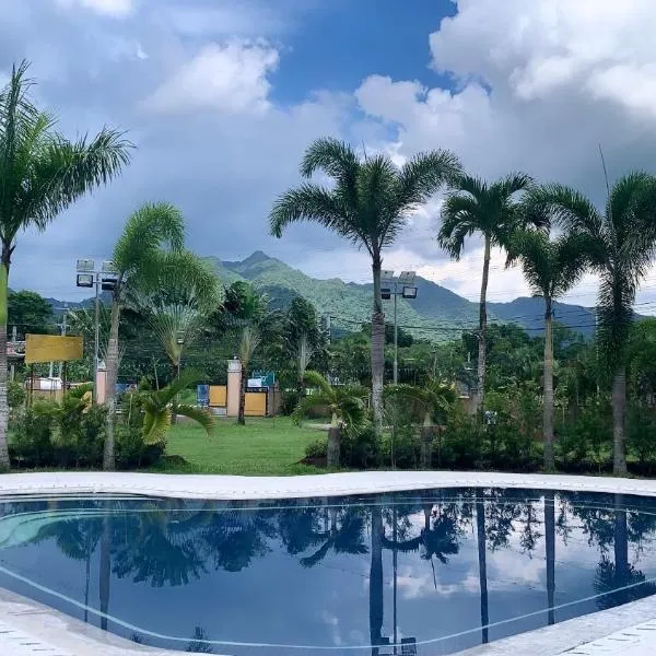 3 Peaks Resort & Boutique Hotel, hotel sa Lipa