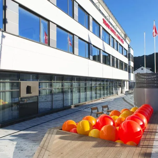 Thon Hotel Fosnavåg, hotell i Ulsteinvik