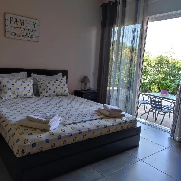 PHOENIX apartment near the airport, hotel em Markopoulo Mesogaias