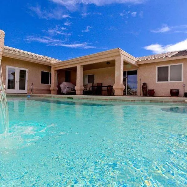 PRIVATE VIEW ON THE LAKE SIDE OF 95! Sleeps 16, hotel en Lake Havasu City