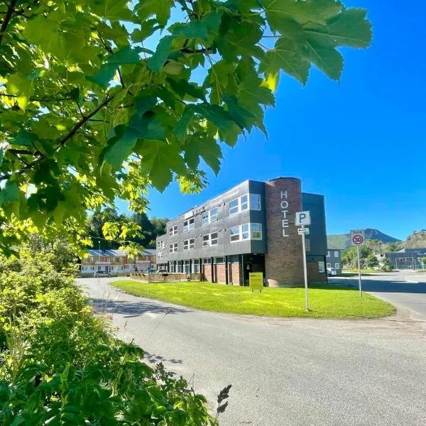 Marina Hotel Lofoten, хотел в Сволвер