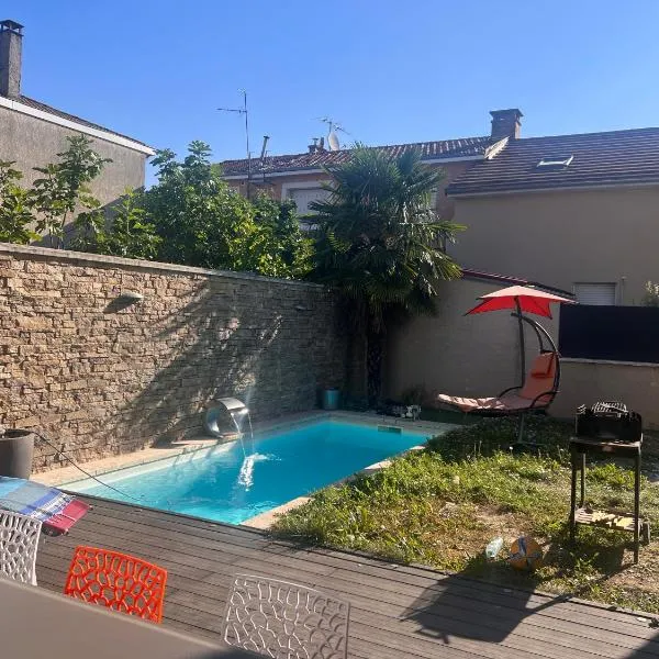 Maison moderne et spacieuse avec piscine, hotell i Lyon