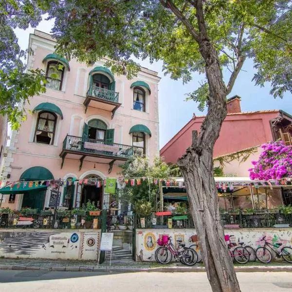 Büyükada Anastasia Meziki History Mansion โรงแรมในบุยคาดา