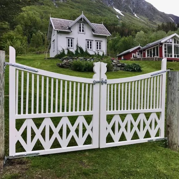 Kjosen Lodge, Lyngen., hotel in Storsteinnes