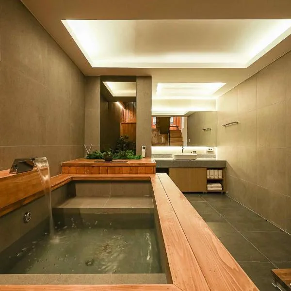 Luxury hanok with private bathtub - SN09, hotel en Seúl