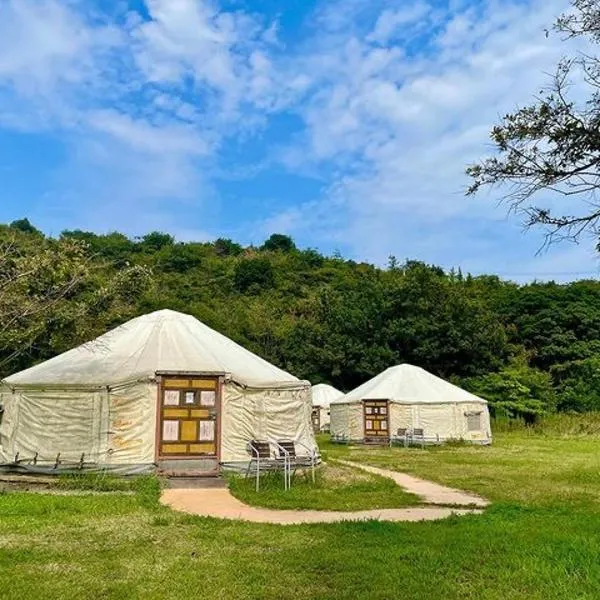 直島町ふるさと海の家 つつじ荘 -SeaSide Park Stay Tsutsujiso-, hotel v destinácii Naoshima