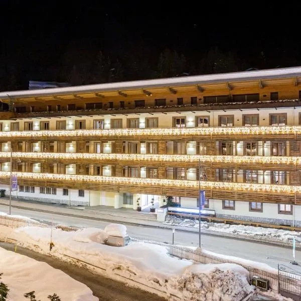 Radisson Residences Savoia Palace Cortina d’Ampezzo – hotel w mieście San Candido