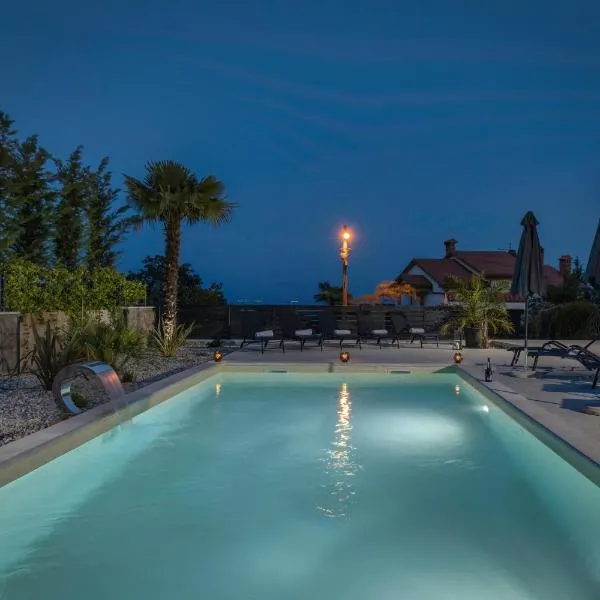 Piccola Villa Adriatic with a swimming pool, grill, children playground Opatija, hotel u Mošćeničkoj Dragi