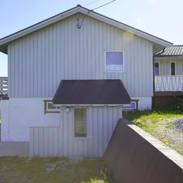 Small apartment Havøysund โรงแรมในMåsøy