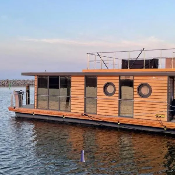 Hausboot Fjord HAVEN mit Biosauna in Barth, hotel en Pruchten