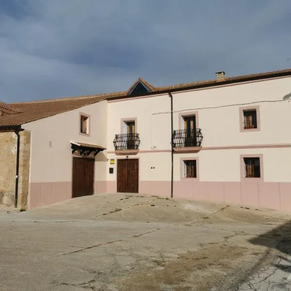 CASA RURAL, con Jacuzzi, Chimenea, BBQ, Bar y mucho mas، فندق في المازين