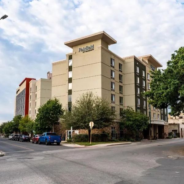 Fairfield Inn & Suites by Marriott San Antonio Downtown/Alamo Plaza, хотел в Сан Антонио