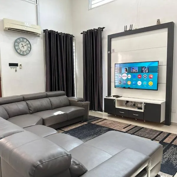 Bandar Melaka Family Bungalow Private Pool BBQ WiFi Netflix, hotel a Malacca